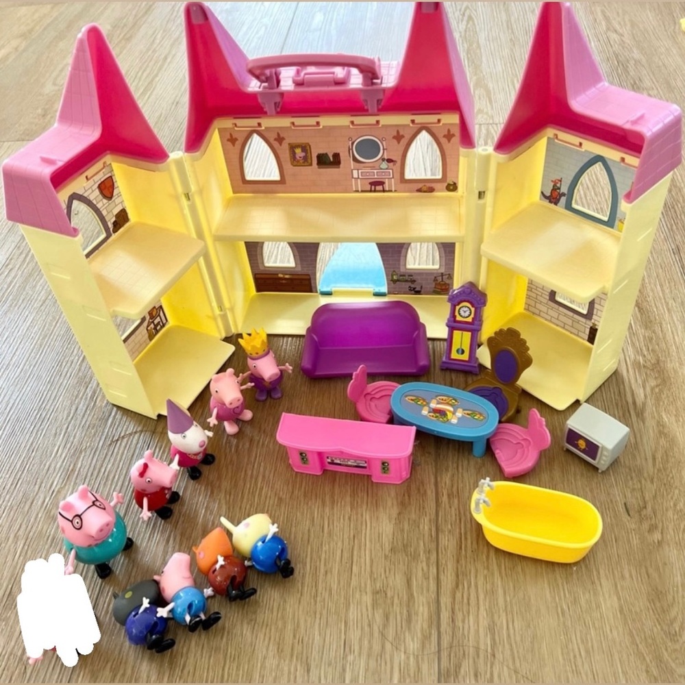 Peppa Pig 99803 Foldable Deluxe Royal Tea Party Princess Castle and Accessories